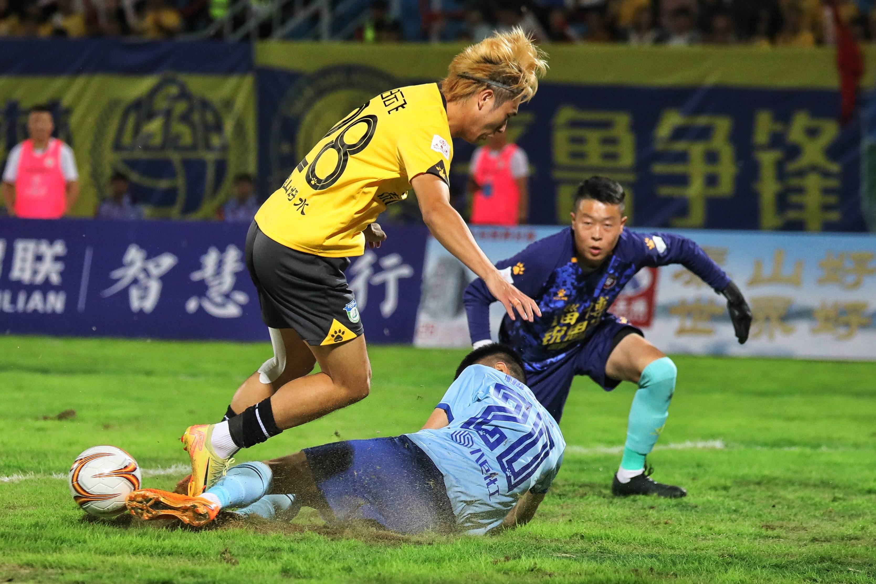 星空体育官方网站-太狠了！转会期新疆广汇调整名单以备英超拜仁慕尼黑围绕德甲战术微调，今夜山东泰山备战亚冠的简单介绍