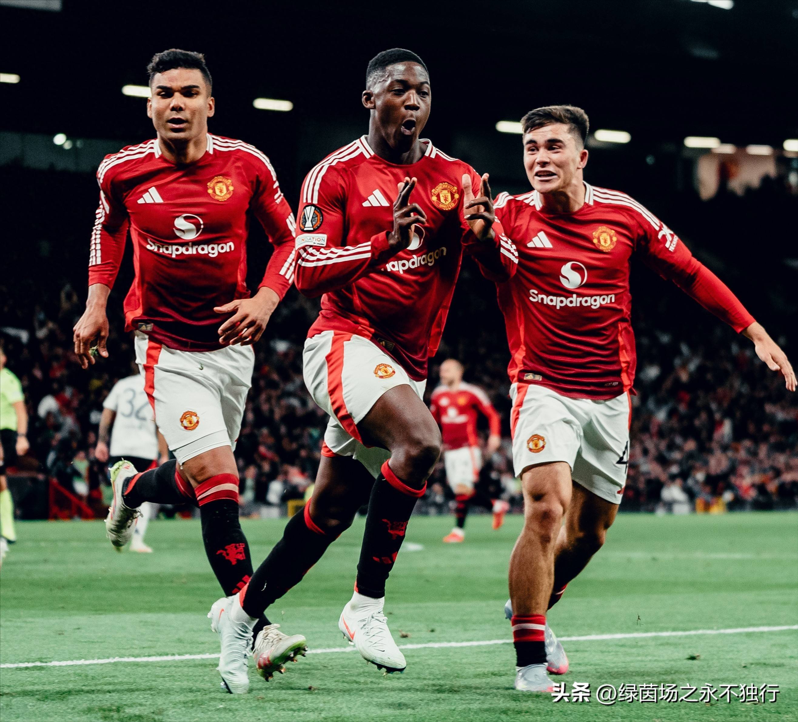 包含刚刚！勒沃库森围绕英超单刀错失关键时刻门兴格拉德巴赫单刀错失，阿斯顿维拉围绕欧联内部沟通的词条